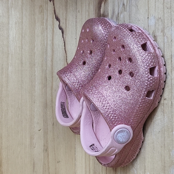 Crocs Kids Classic Glitter Clog Pink Color - Picture 3 of 11